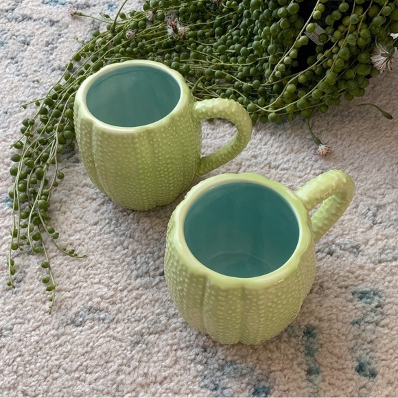 Set  of ceramic cactus mugs - Picture 3 of 4